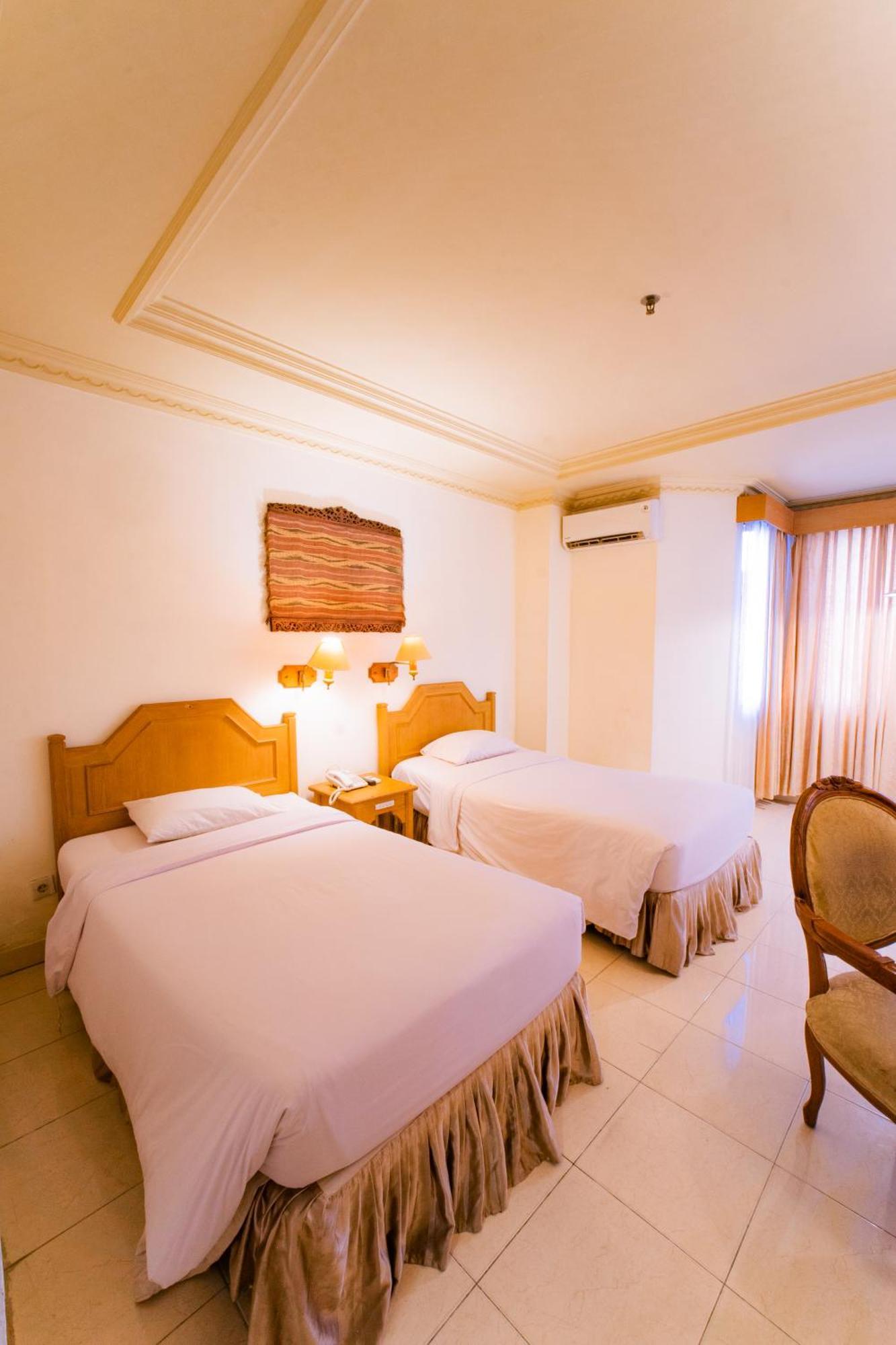 Adika Hotel Bahtera Klandasan Kecil Exterior photo